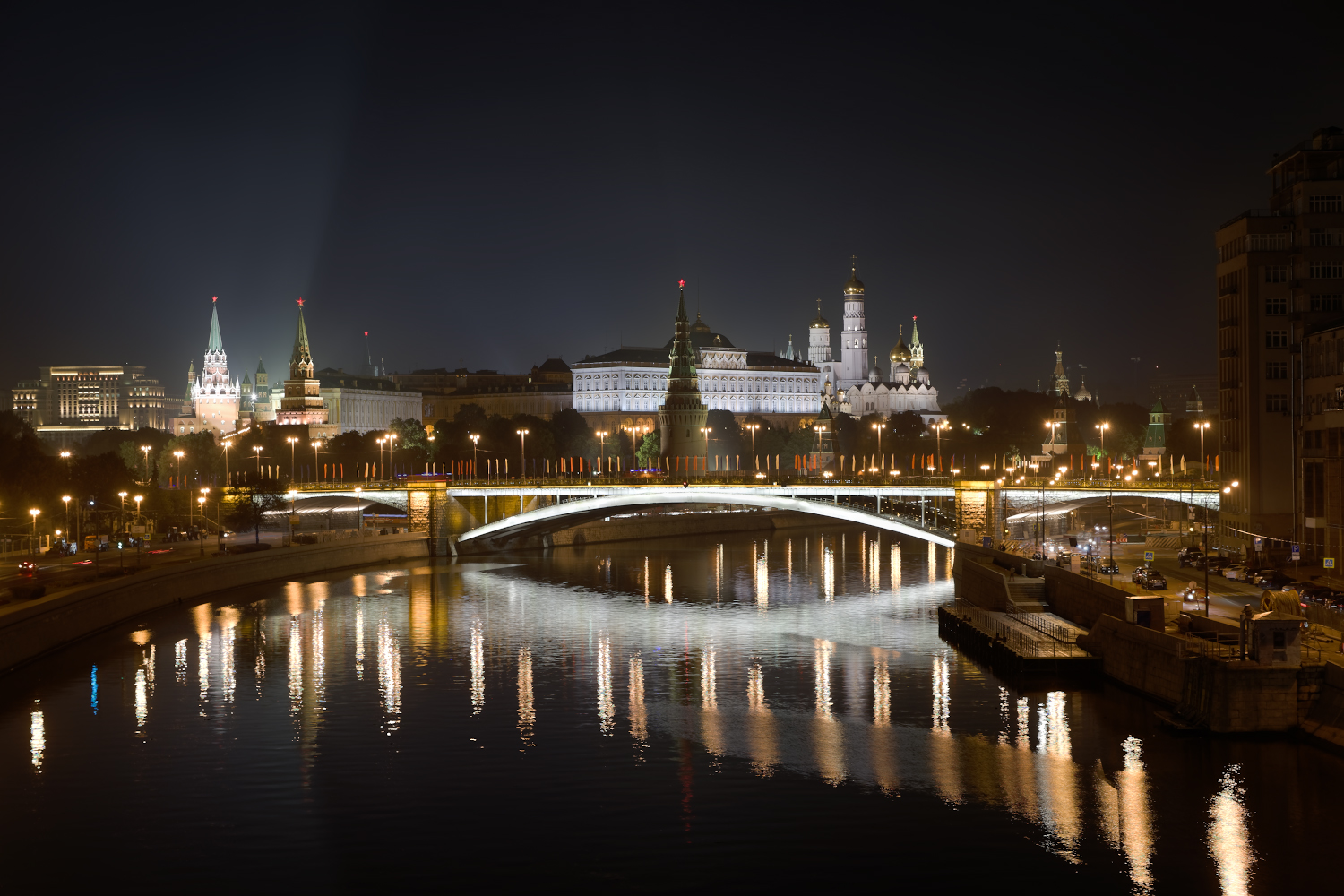 Когда будет вечер в москве. Большой каменный мост в Москве. Большой каменный мост Москва вечером. Вечерняя Москва. Вид на Кремль с большого каменного моста.